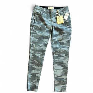 NWT Democracy “Ab”solution Camo Ankle Pants – Size 10